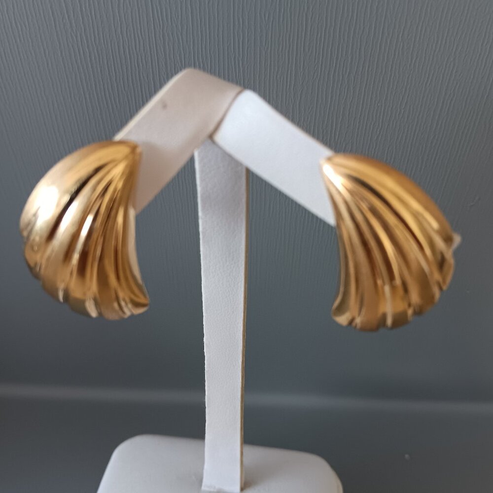 14KT Fine Gold Fancy Stud Earrings